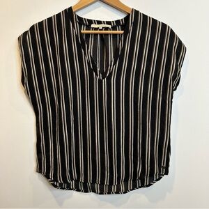 Monk & Lou Boxy Short Sleeve V-Neck Striped Shirt Black